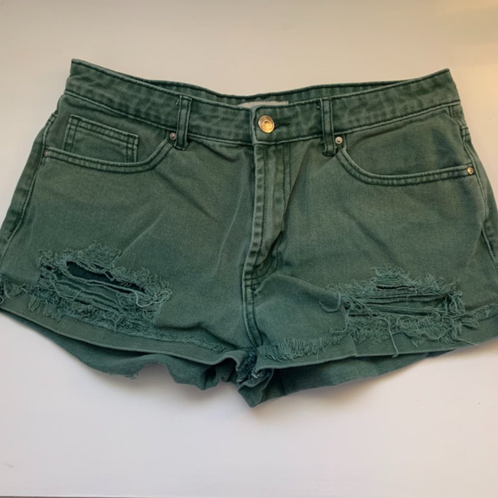 F21 Green Distressed Shorts Size 28 🌲